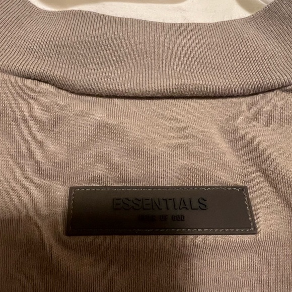 Essentials tshirt - Picture 3 of 5